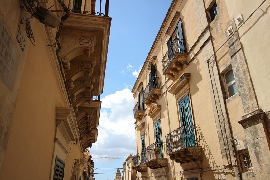 Melodia3 Suites Noto Bagian luar foto